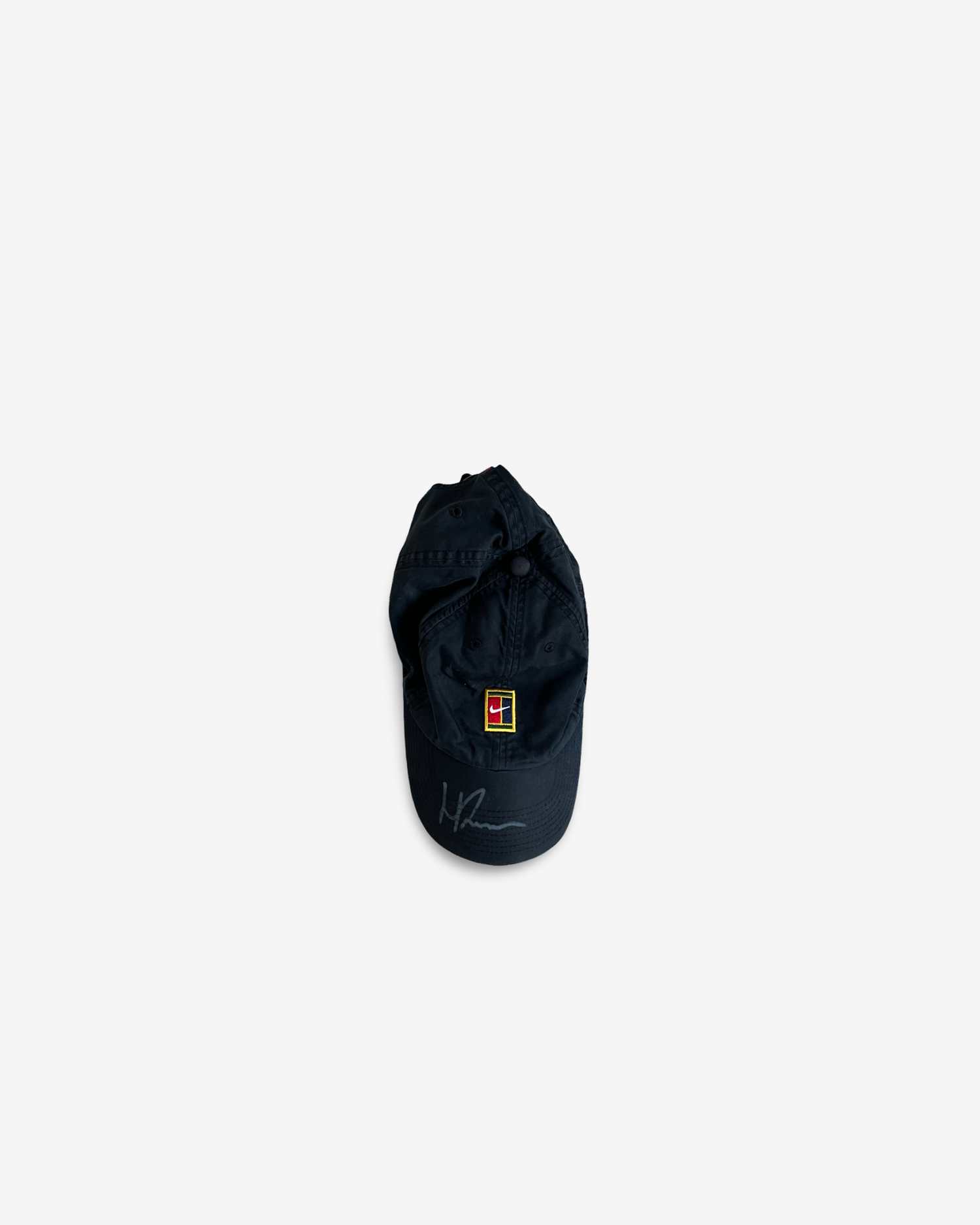 A classic off court cap in cotton, black, signed
