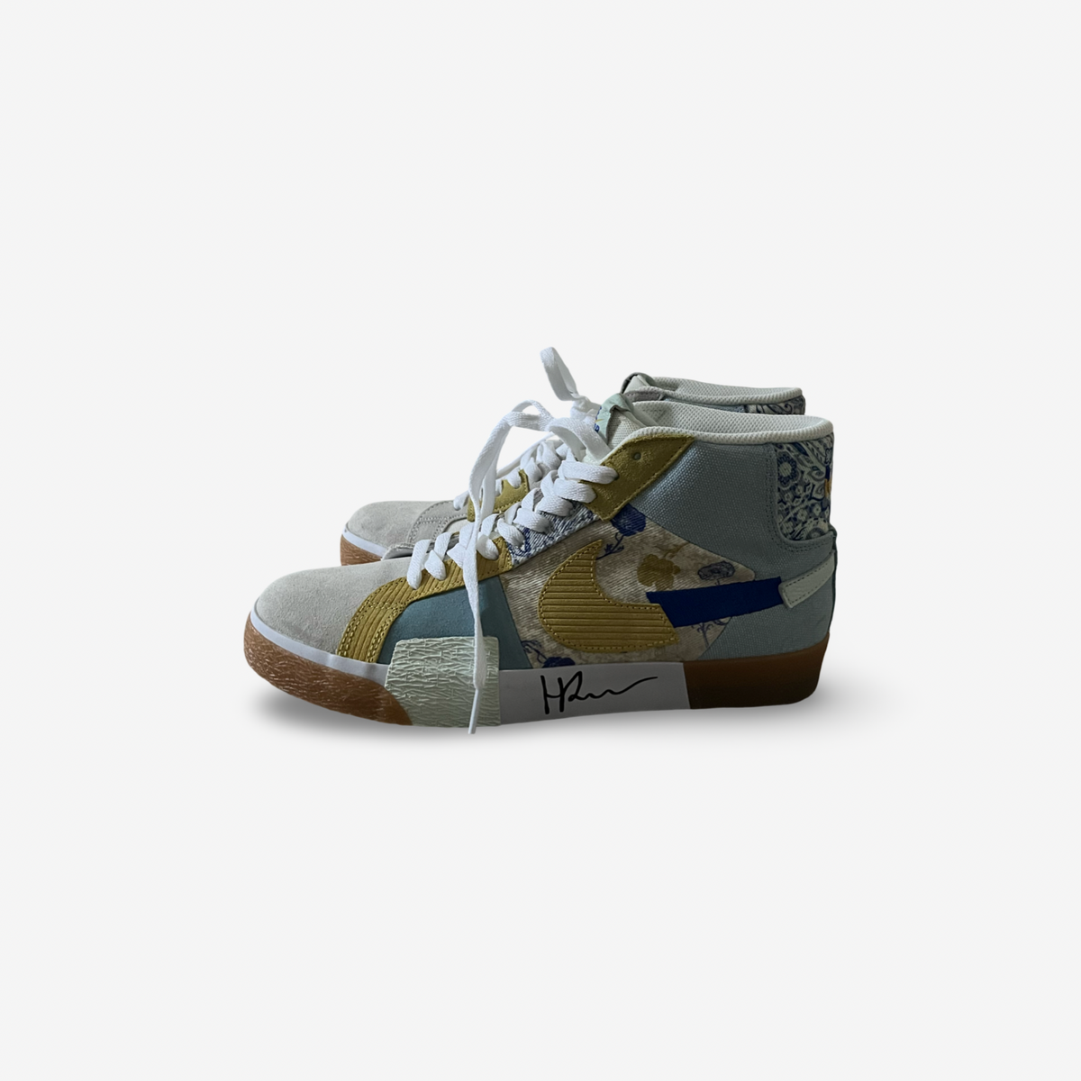 Basket sneakers, mosaic in blue and yellow, signed
