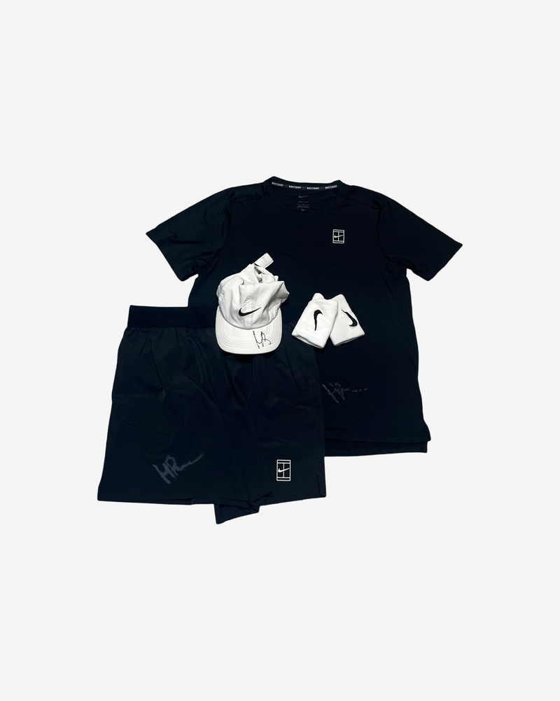 Complete match outfit black, signed