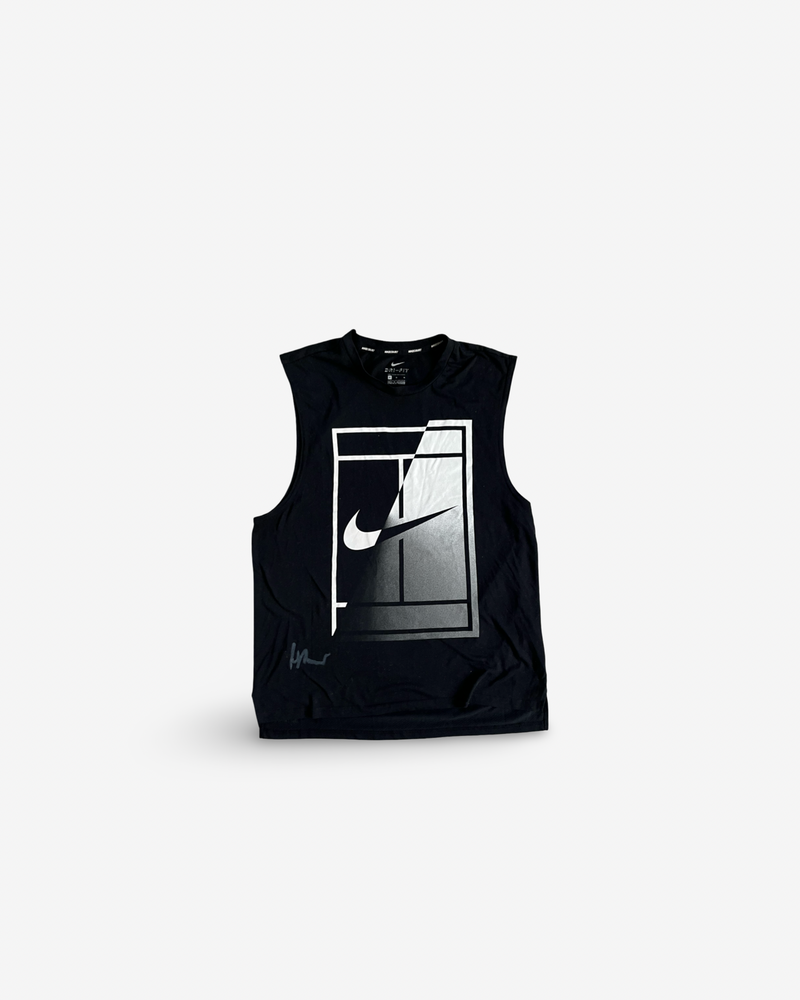 Monochrome Nike court sleeveless, signed