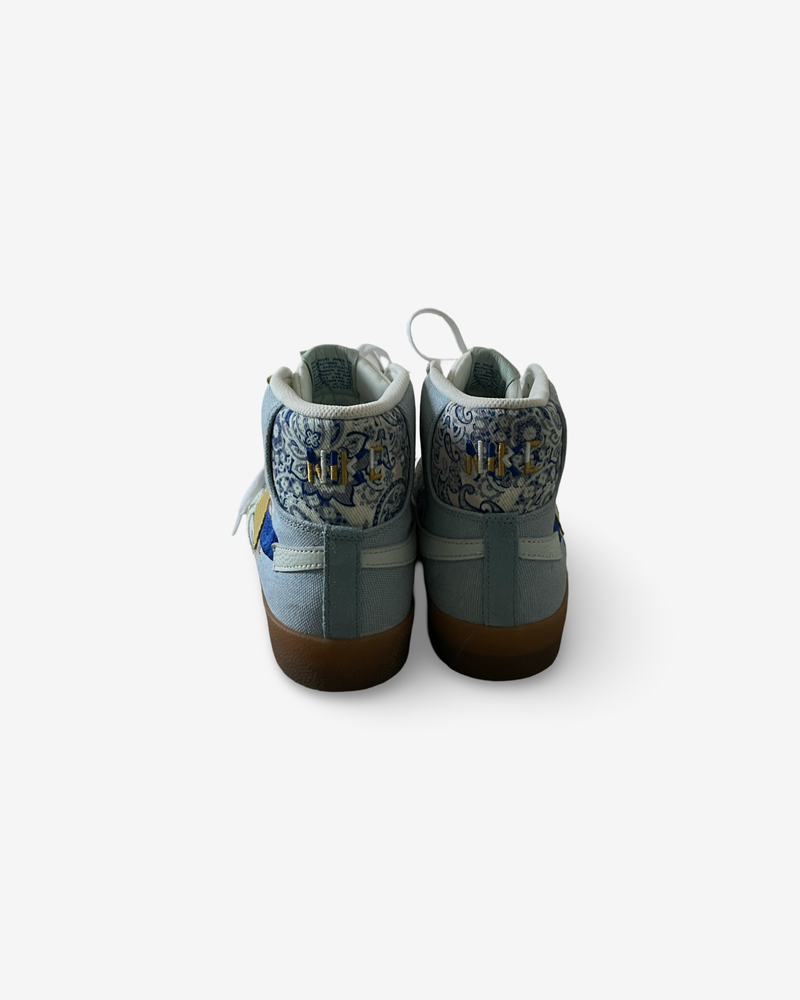 Basket sneakers, mosaic in blue and yellow, signed
