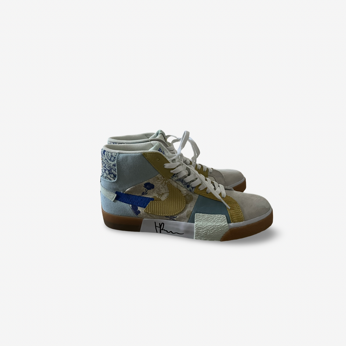 Basket sneakers, mosaic in blue and yellow, signed