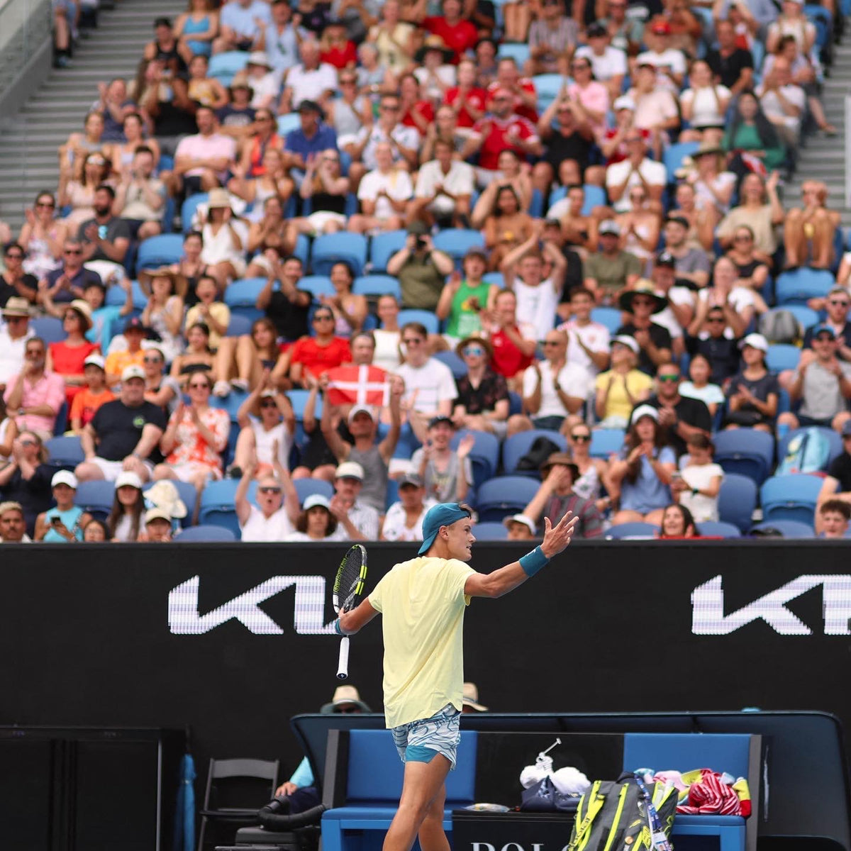 Iconic signed match shorts AO