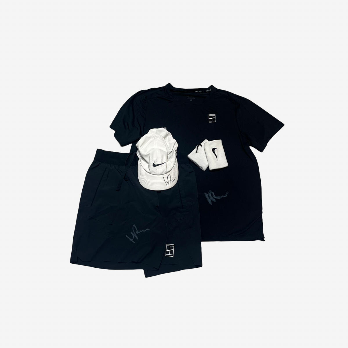 Signed and match worn in Queen’s London. Black complete match outfit