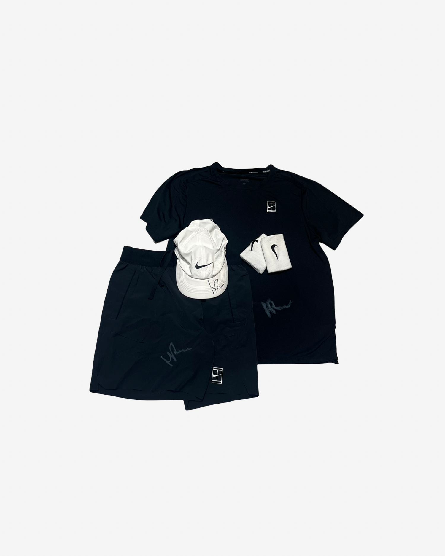 Signed and match worn in Queen’s London. Black complete match outfit