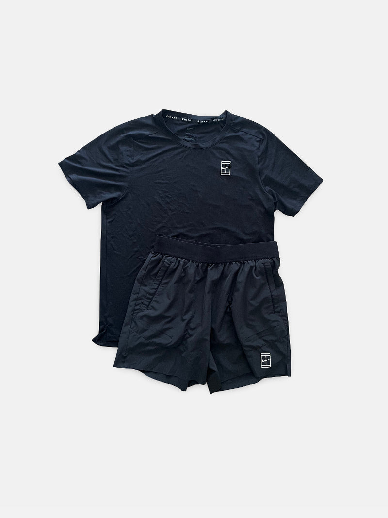 Match outfit Queen's 2025