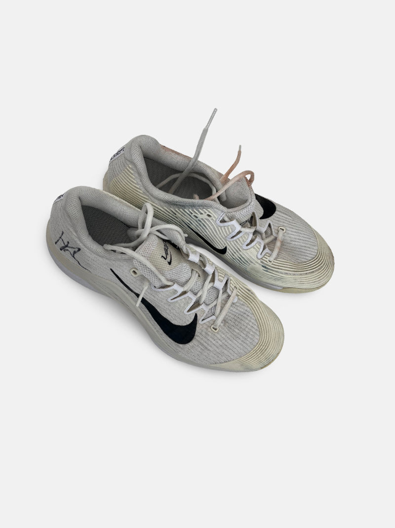 Signed hard court shoes